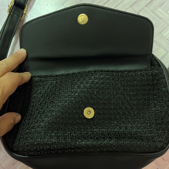 Black adjustable strap purse - 2 outer pockets, one zipper pocket inside - Picture 2 of 4